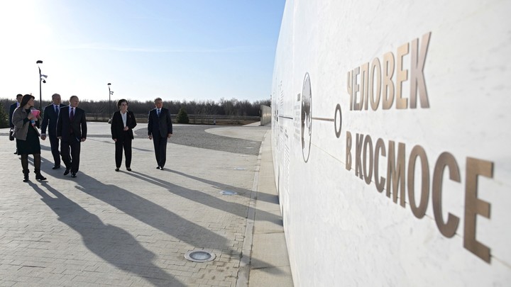 День космонавтики 2023: поздравления в стихах и прозе