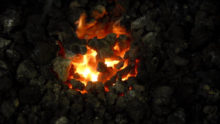 В Херсонской области продолжается выдача бесплатного угля