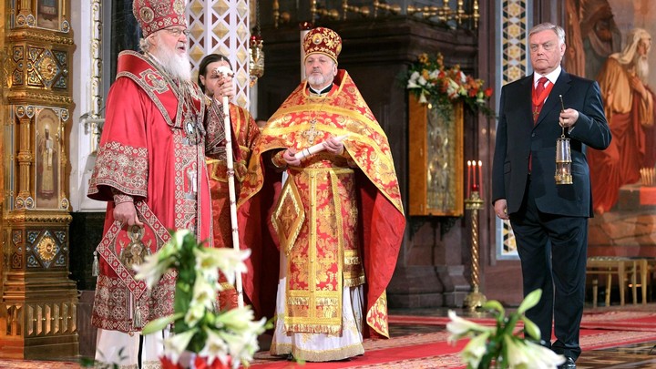 Благодатный огонь доставлен в Храм Христа Спасителя