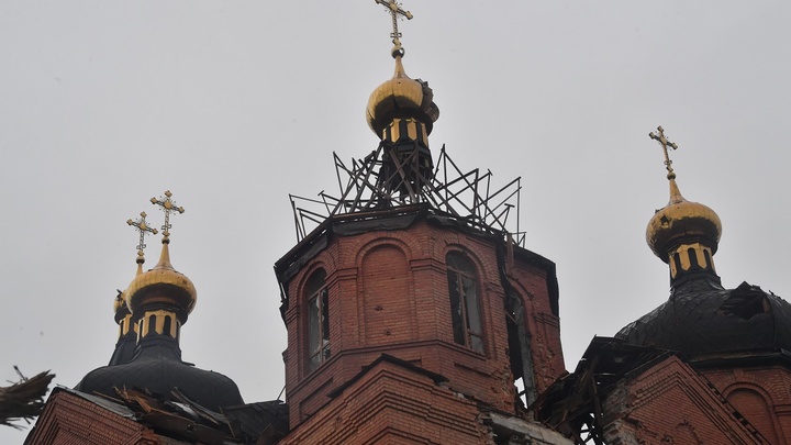 Болгарка, топор и лом ваши символ: в селе Юрковицы кузнец не дал раскольникам опозорить крест