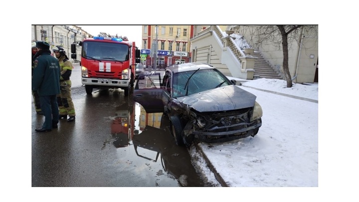 В ДТП с участием пожарной машины в Красноярске пострадали четыре человека, есть  видео