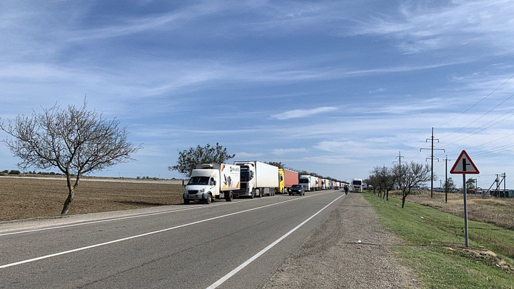 Для грузовиков открыли новый альтернативный маршрут из Крыма в Ростовскую область