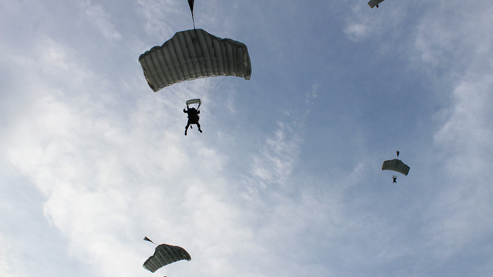 За спецназом Путина? Министр обороны Белоруссии летит в Москву