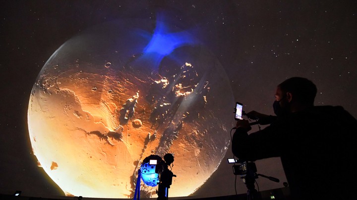 Украине предложили запретить космос: Пока весь мир не признает