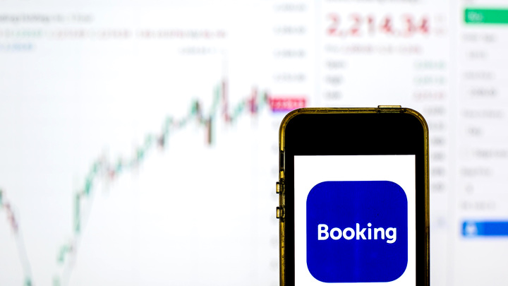 Компания Booking направила в бюджет России 1,3 млрд рублей