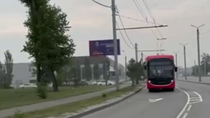 В Челябинске новый троллейбус протестировал новую выделенку