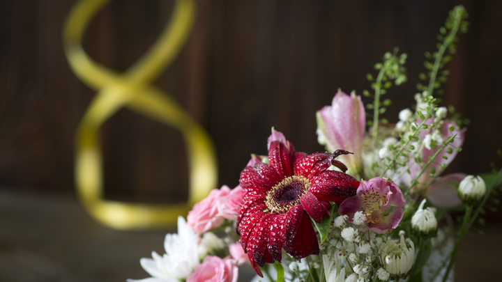 Флорист рассказала, как подобрать цветы на 8 Марта