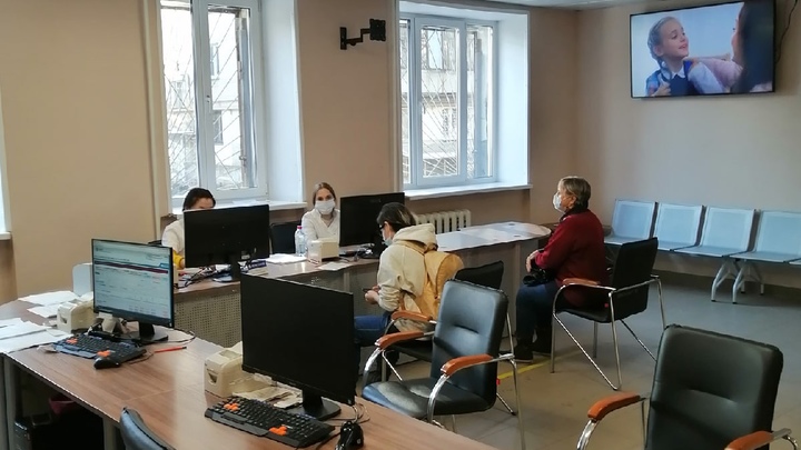 В поликлиниках Челябинской области установили телефоны-автоматы для жалоб