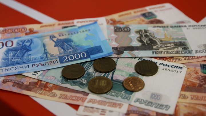 Как майские прадники 2023 отразятся на зарплате: ответ специалиста