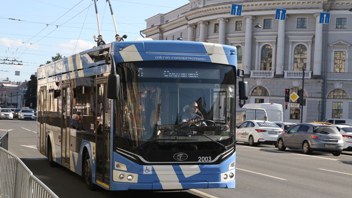 В Петербурге отменили ночные рейсы троллейбусов из-за ремонта контактной сети: какие и где