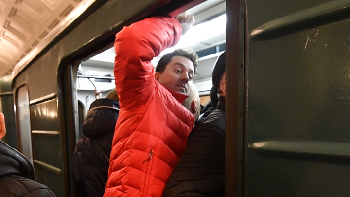 Хаос и давка: почему на зеленой ветке в Петербурге возник коллапс