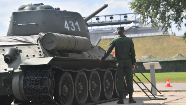 Парад военной техники в Архангельске 9 мая 2023: время показа и маршрут колонны