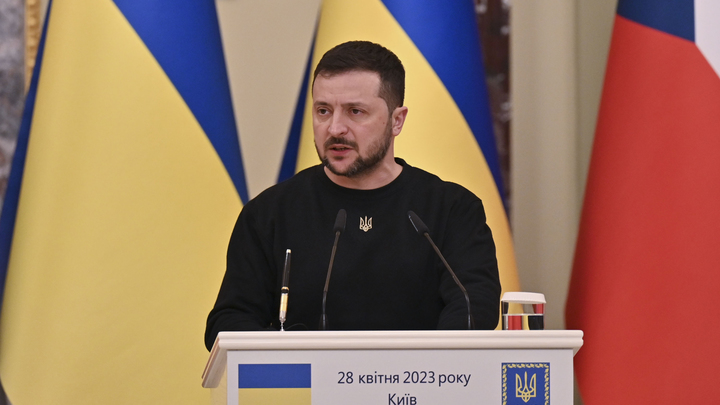 Гастролирующего по Европе Зеленского осудили в Twitter: Не надо трогать русских