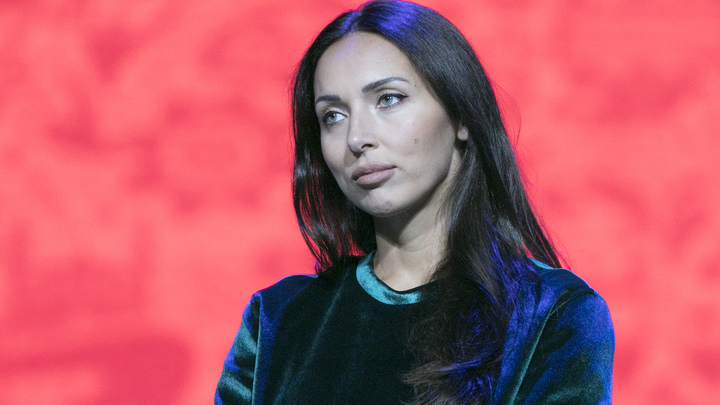 По стопам блогеров: почему заблокировали все счета Алсу