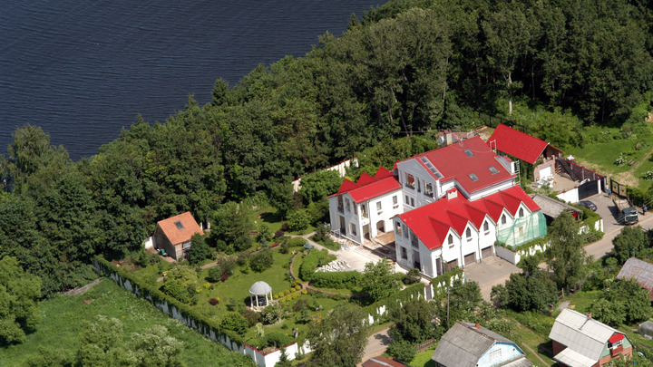 Пора платить по счетам: за что чиновники подали в суд на Пугачеву