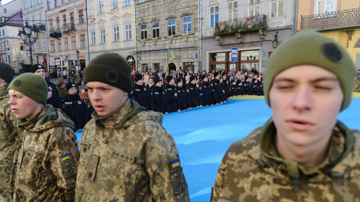 Обязали ответить: Граждане Украины потребовали от Зеленского экстренной демобилизации