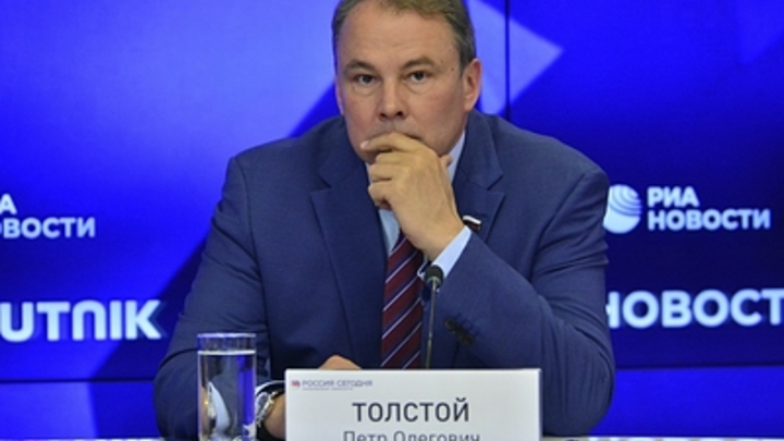 Зампред Госдумы Пётр Толстой ответил на нападки публики по поводу обучения дочери в США