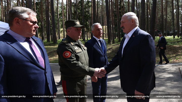Новый штрих к ядерному портрету: Зачем Лукашенко берёт у России ТЯО