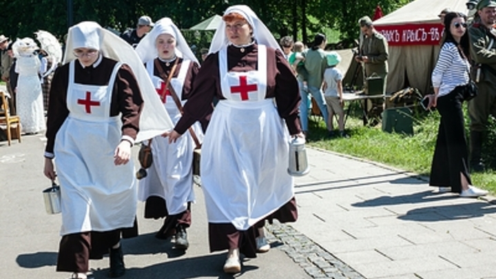 Разъярённый белорус набросился на реконструктора, игравшего роль фашиста