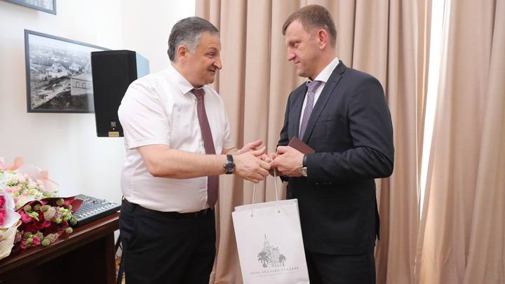 Делегация из Краснодара поздравила город-побратим Сухум с 2507-летием