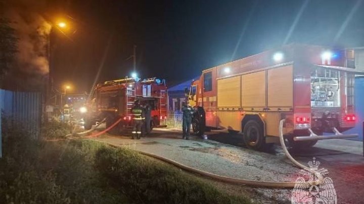Смертельный пожар в Челябинске: сгорели близко стоящие друг к другу дома