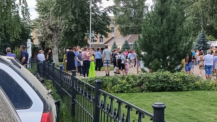 Пришло полгорода: в Симе простились с убитой 11-летней девочкой
