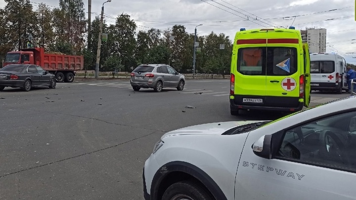 В центре Челябинска произошло массовое ДТП, есть пострадавшие
