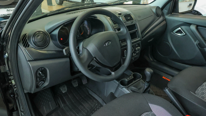 Двое жителей Златоуста отдали свои автомобили аферисту без денег