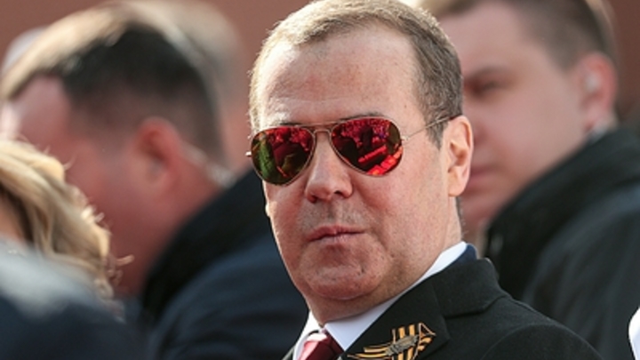 Дмитрий Медведев пригрозил невежливым украинским спортсменам казнью