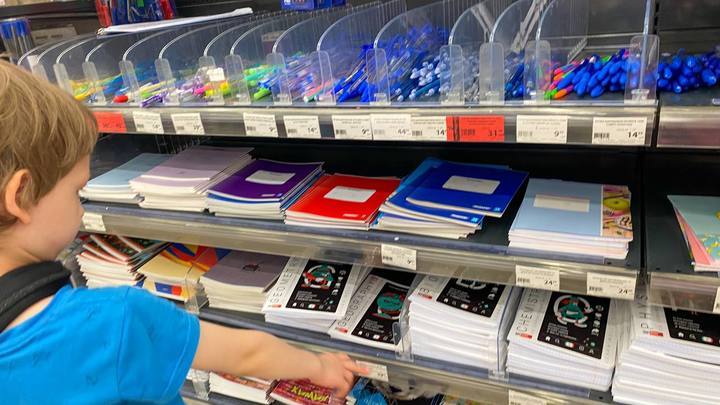 Сколько стоит собрать ребёнка в школу в Челябинске: в интернет-магазинах оказалось дороже