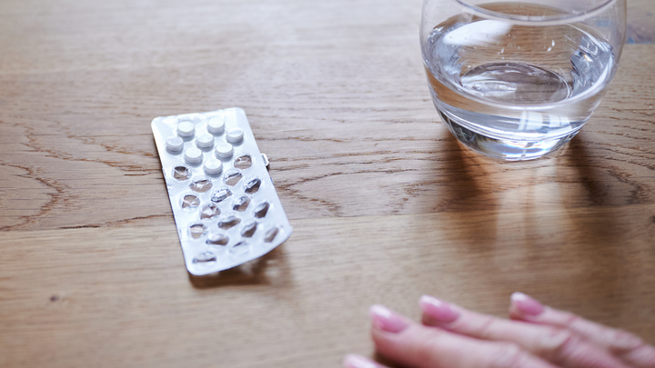 Не только инфаркт: Врач предупредил, чем грозит приём обезболивающих