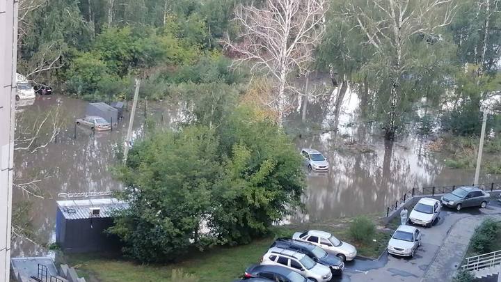 В Челябинске после ливней поплыл ЖК Вместе