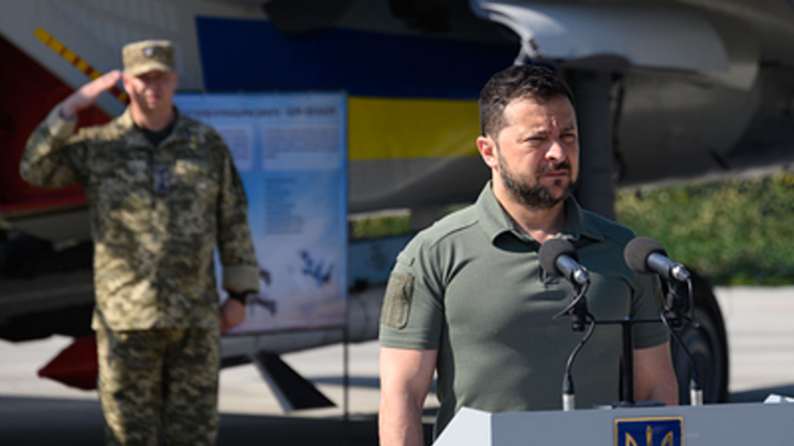 Зеленский взял на себя ответственность за удар по Крымскому мосту ракетами С-200