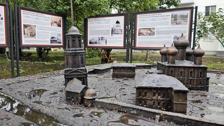 В Архангельске торжественно открыли сквер на месте утраченного монастыря