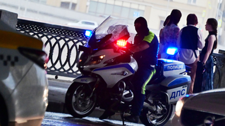 21-летнюю минчанку задержали за езду в бикини на мотоцикле