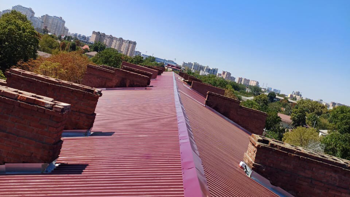 В Краснодаре отремонтировали крышу дома на улице Клинической, который пострадал из-за взрыва газа