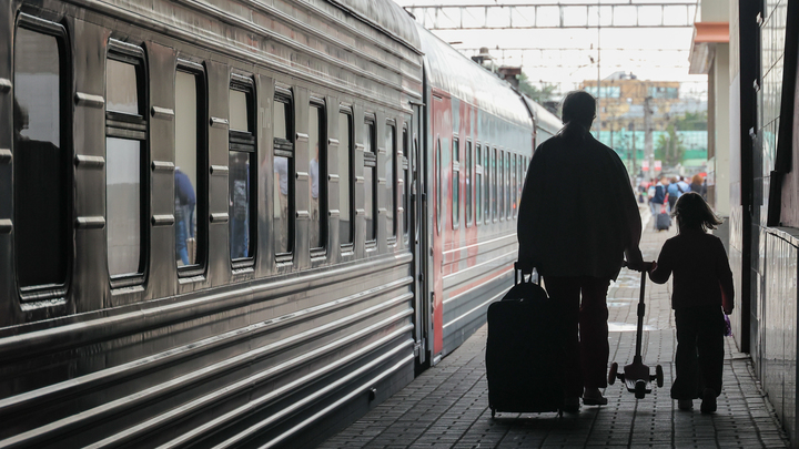 Намордники и столики по часам: важные изменения в поездах дальнего следования с 1 сентября
