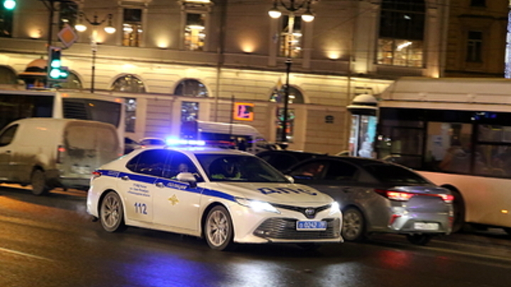 Последствия тройного ДТП на Винаповском мосту в Новосибирске попали на видео