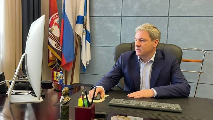 Глава Архангельска Дмитрий Морев проголосовал прямо на работе