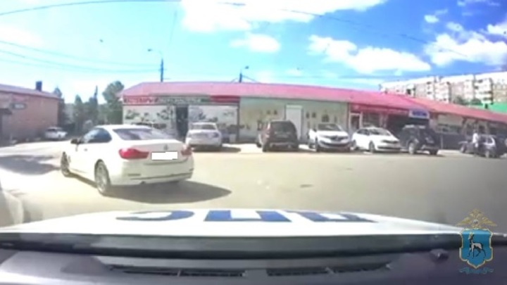 В Самаре полиция устроила погоню за водителем с подложными номерами