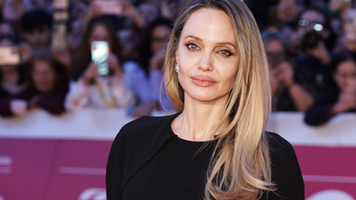 Голливудская звезда Анджелина Джоли внезапно приехала в прифронтовой Херсон