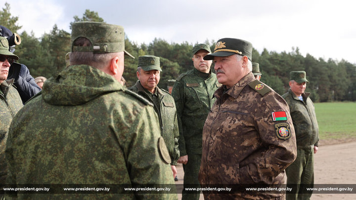 Лукашенко считает, что белорусская армия полностью усвоила опыт современной войны