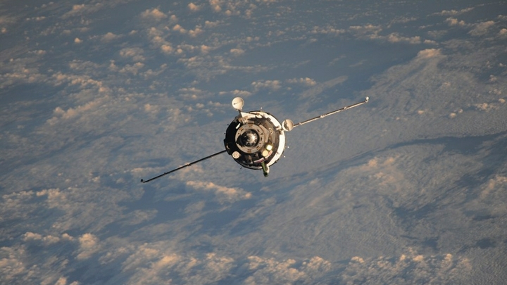 Члены экипажа МКС успешно вернулись на Землю - фото
