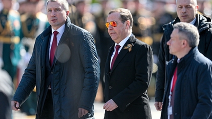 Медведев остроумно прожарил Байдена в своём англоязычном аккаунте