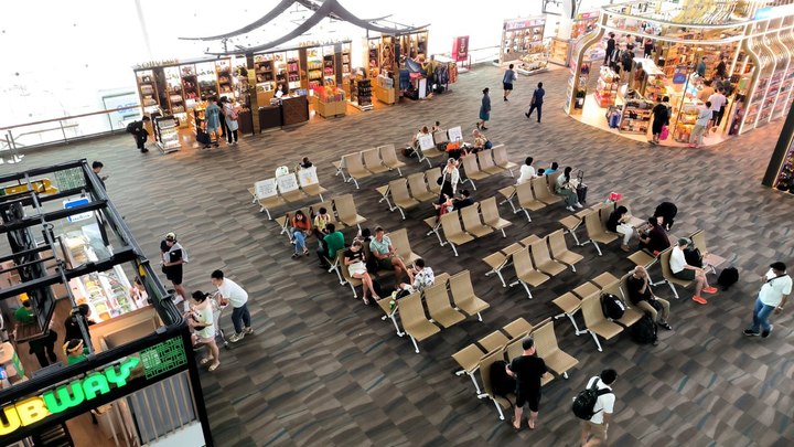 Беглецы от мобилизации в России вынуждены больше года жить в аэропорту Южной Кореи