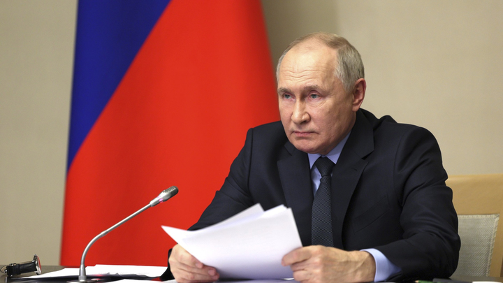 Путин изменил закон о военном положении в России: что это значит