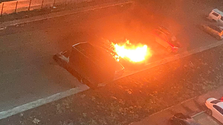Горящее авто с челябинцем попало на видео: подробности страшного ЧП