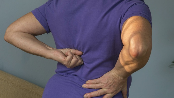 Почему появляются грыжи в позвоночнике: врач назвал неожиданные причины