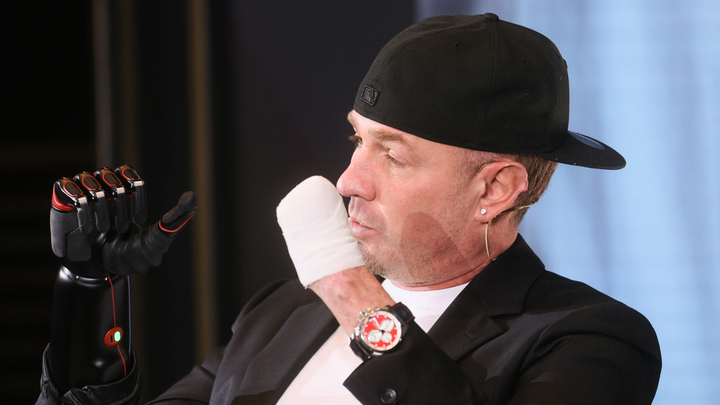 Ловлю лед другими мышцами: Роман Костомаров вновь встал на коньки