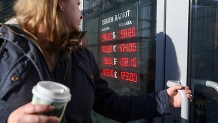 В Белоруссии резко вырос курс доллара и евро